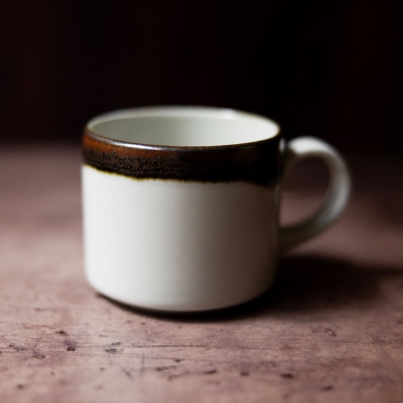 Vintage Arabia of Finland Pottery Karelia Pattern Flat Demitasse Cup Brown White - Picture 3 of 6